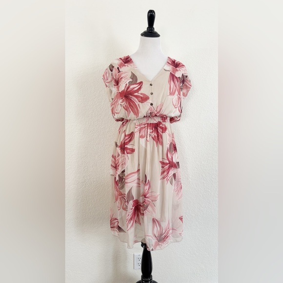 Chic Floral Midi Dress in Pink and Cream - Picture 1 of 9